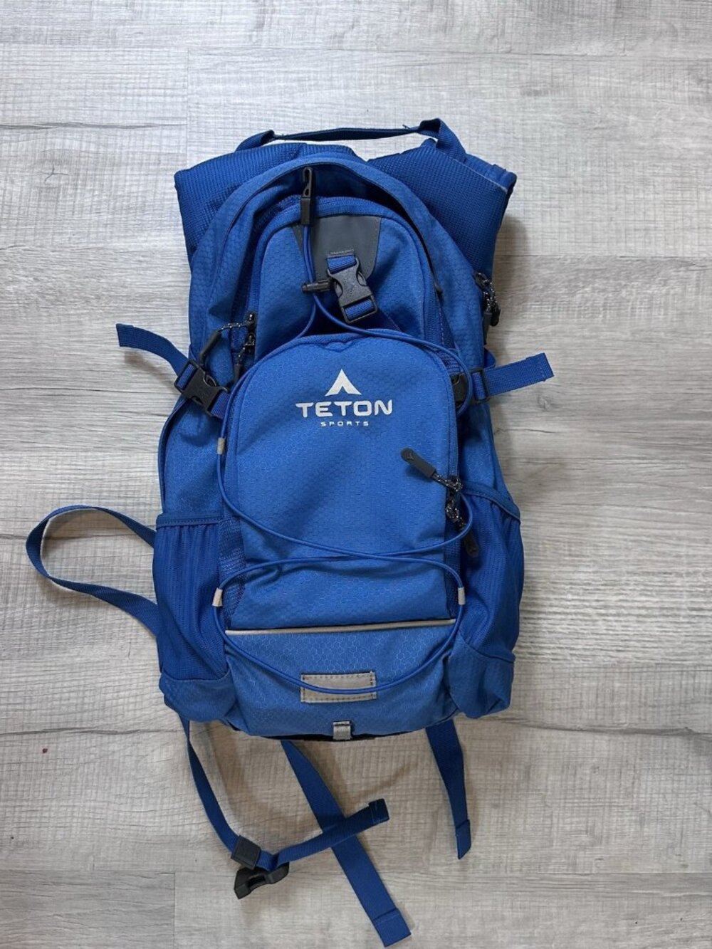 Teton Sports Oasis 18L Hydration Backpack Blue Hiking Daypack w/ Rain Cover